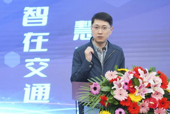 陆辉致辞成都设计咨询集团副总经理徐军,同济大学教授暨育雄,西南